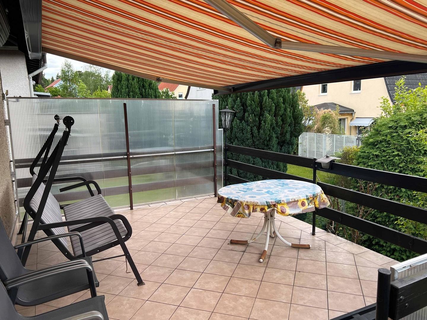Terrasse mit elektr. Markise 