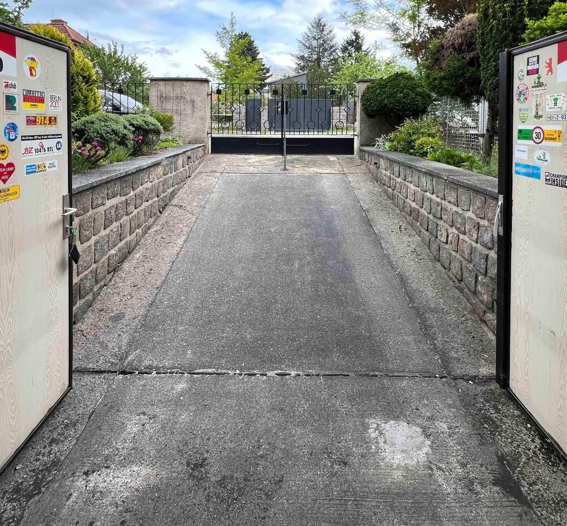 Ausfahrt Garage