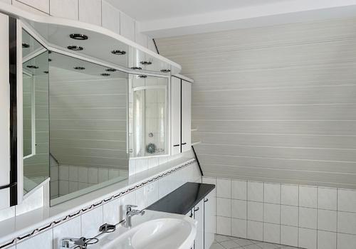 Badezimmer DG