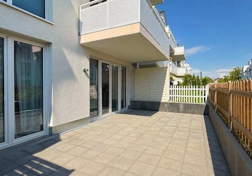 großzügige Terrasse