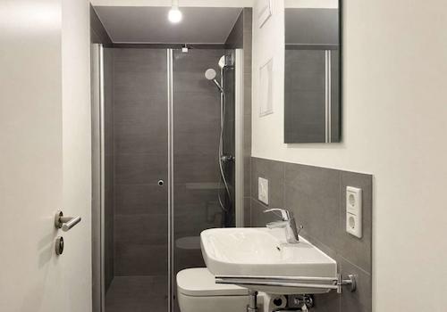 modernes Badezimmer