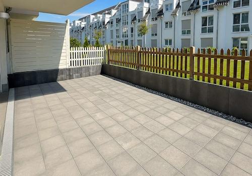 großzügige Terrasse