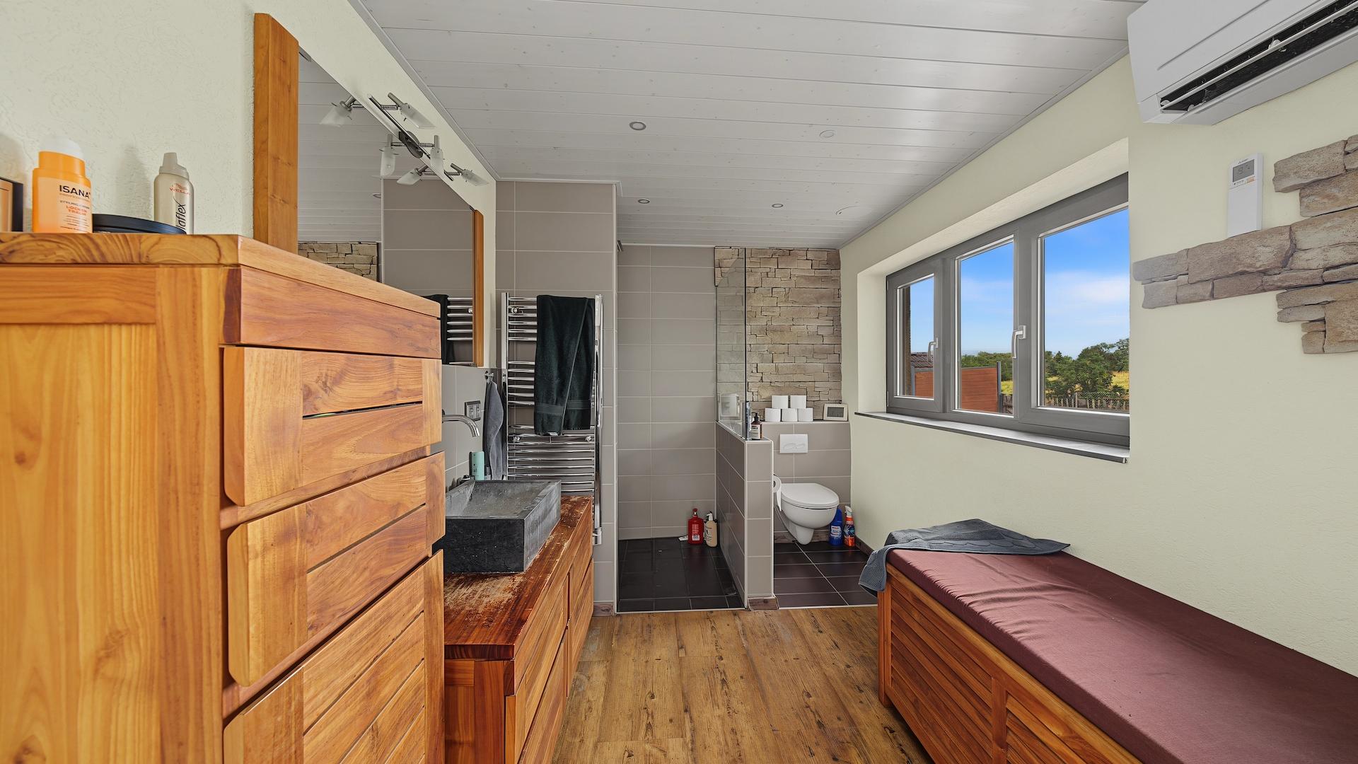 En-suite Bad EG