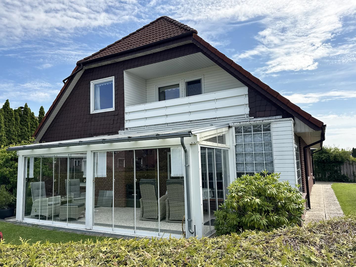 und attraktivem Sommergarten!