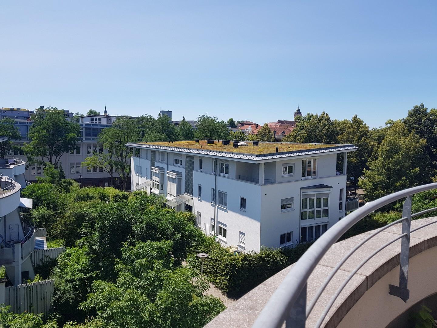 Blick vom Balkon in Umgebung