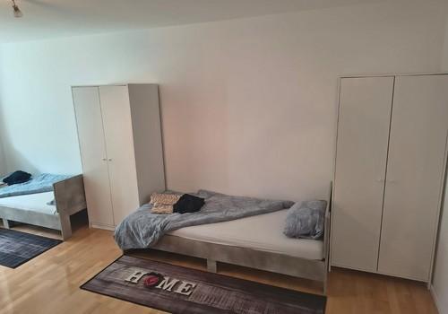 Zimmer 1 mit Balkonzugang