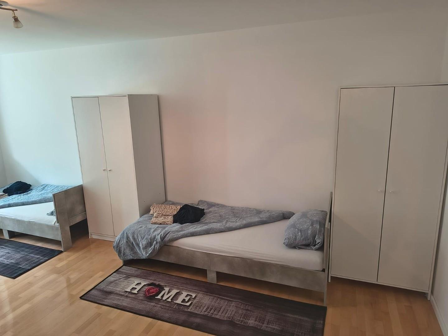 Zimmer 1 mit Balkonzugang