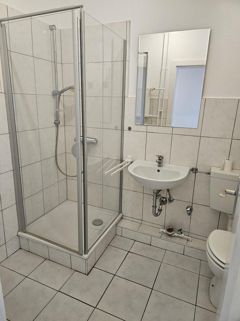 Badezimmer mit Dusche