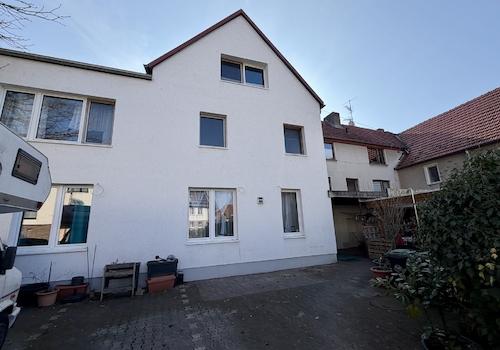 Haus links