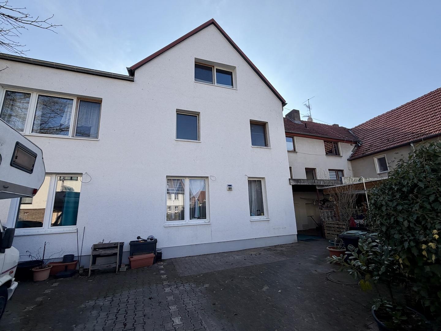 Haus links