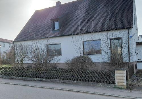 Hausansicht von der Straße