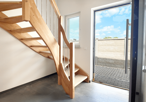 Hauseingang mit Zugang zur Wohnung im 1. Obergeschoss