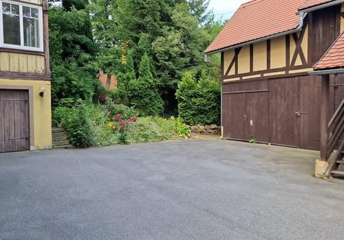 Innenhof mit Stellflächen