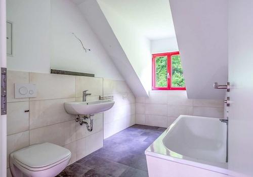 Badezimmer mit Badewanne