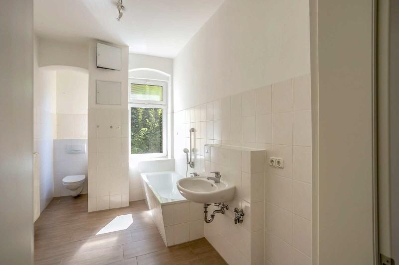Tageslichtbad mit Badewanne