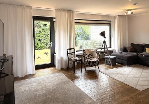 Im geräumigen Wohnzimmer