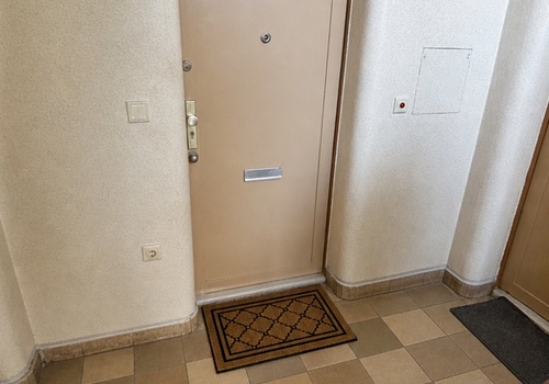 Absatz Wohnungseingang