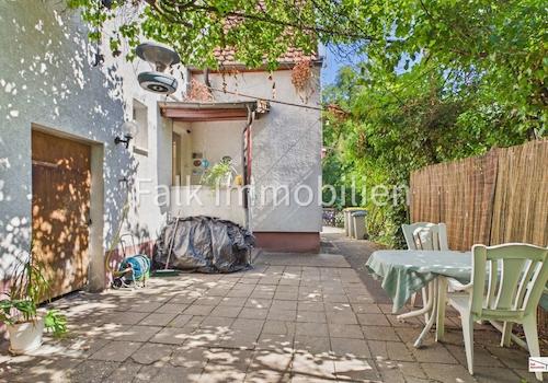 Terrasse mit Hauseingangsbereich