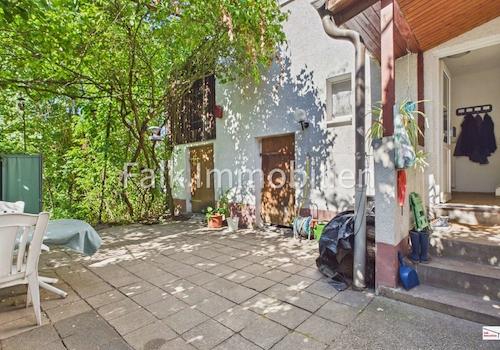 Terrasse mit Hauseingangsbereich