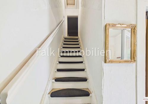 Treppe zum Obergeschoss