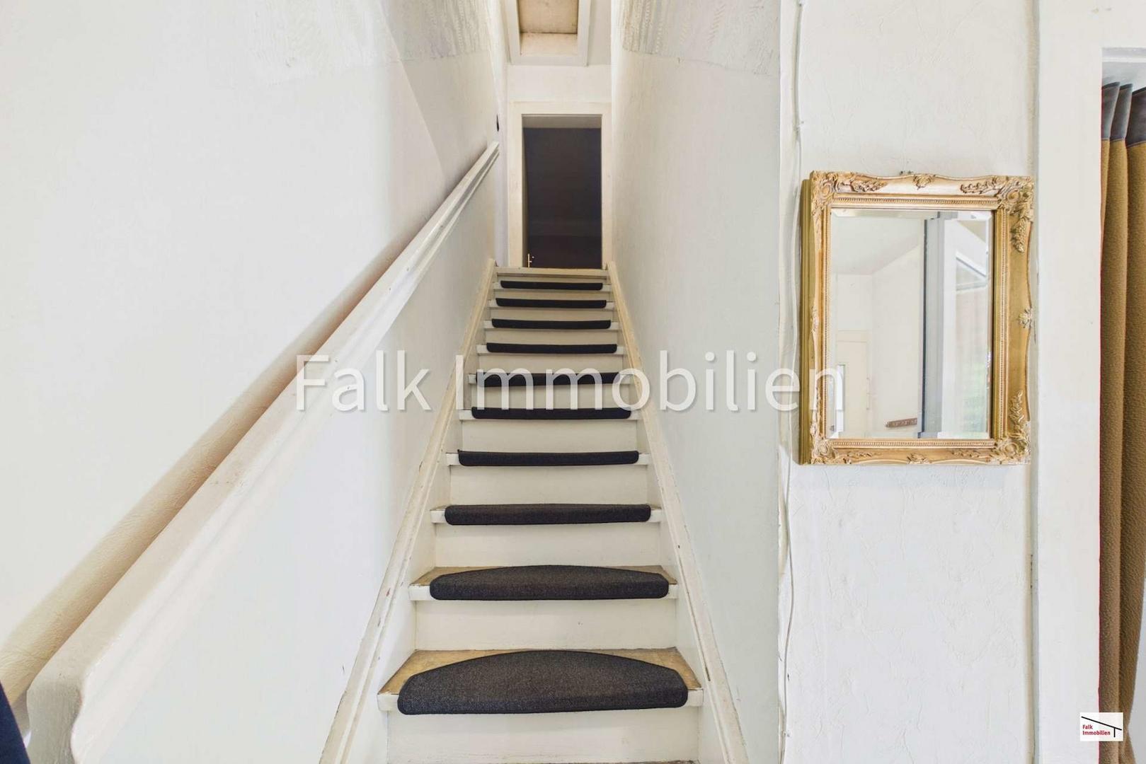 Treppe zum Obergeschoss