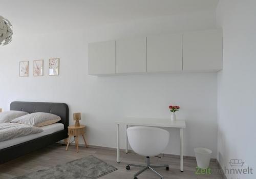 kleiner Arbeitsplatz im hinteren Schlafzimmer