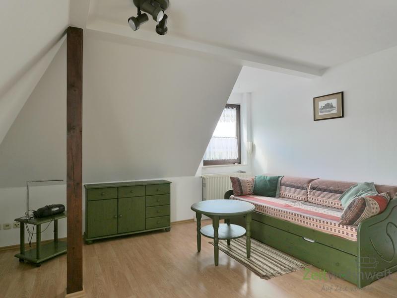 Schlafzimmer links, Bett eingeklappt