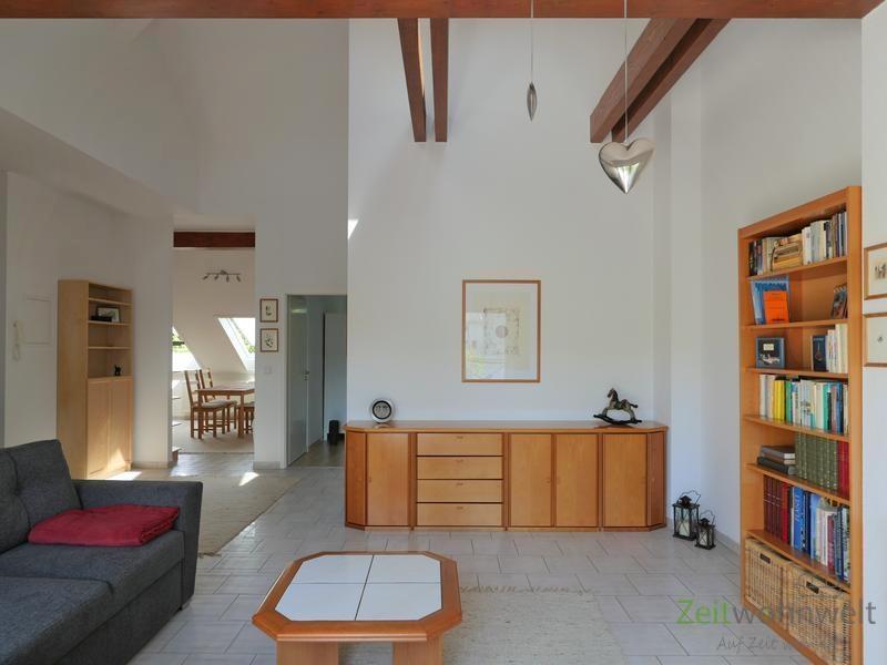 Blick vom Balkon in den Wohnraum
