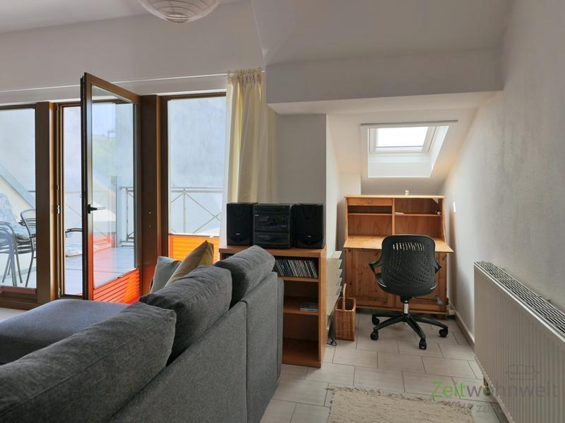 Schreibtisch-Ecke im Wohnzimmer