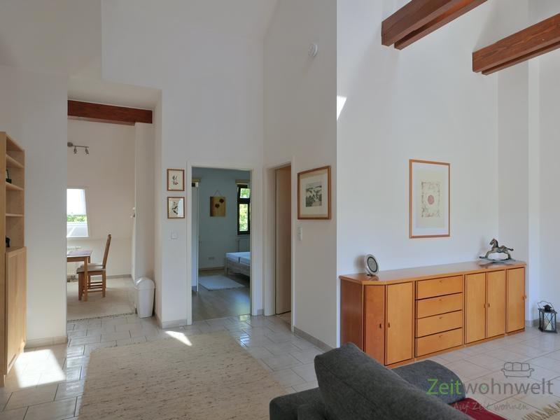 Blick zu Küche, Schlafzimmer und Bad