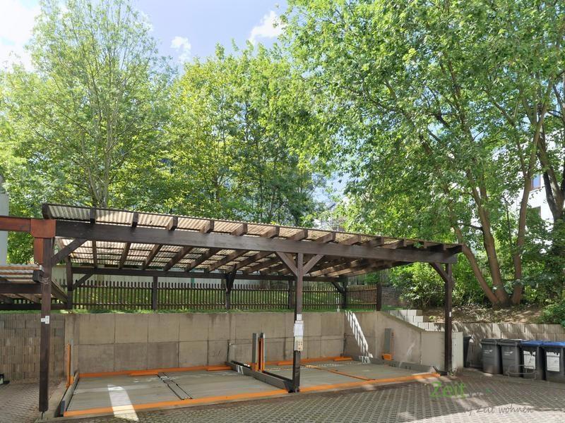 Carport im Innenhof