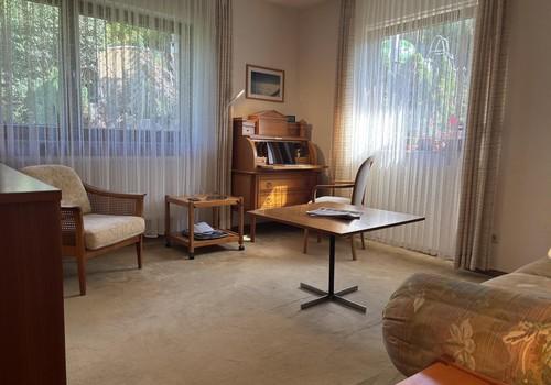 Büro mit schönem Sekretär