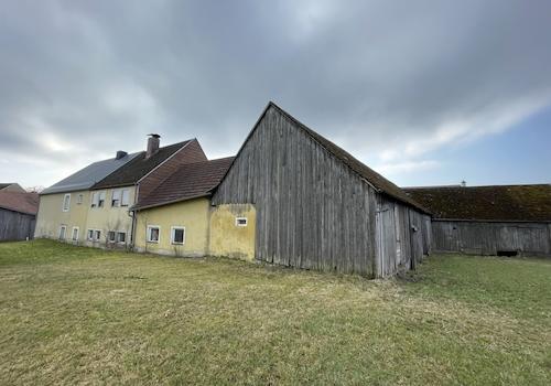 Ansicht Rückseite Wohnhaus mit Nebengebäuden
