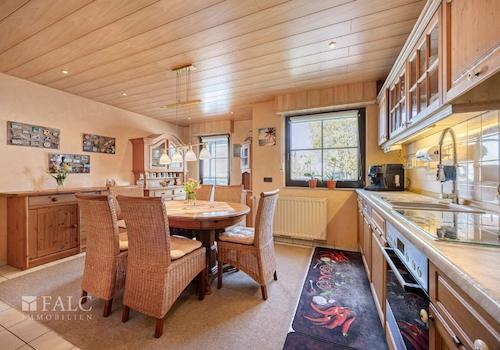 Küche und Zugang Balkon