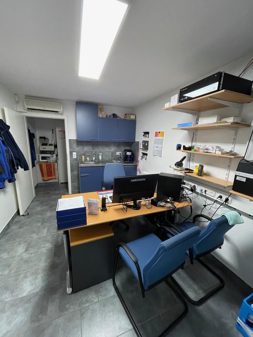 Büro/Küche/WC