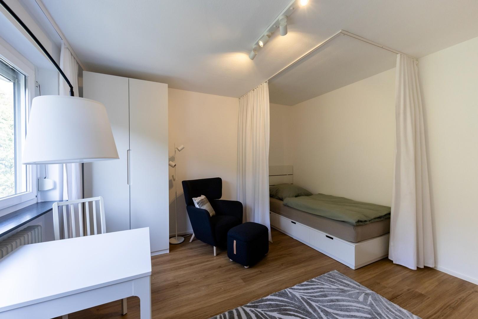 Zimmer Wohn- und Schlafbereich