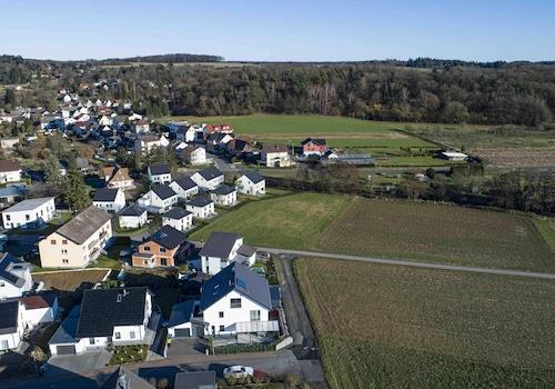 im Grünen gelegen
