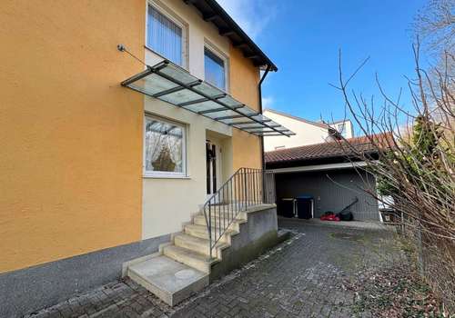 Eingangsbereich und Garage