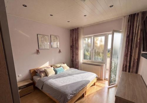 Schlafzimmer mit Balkon