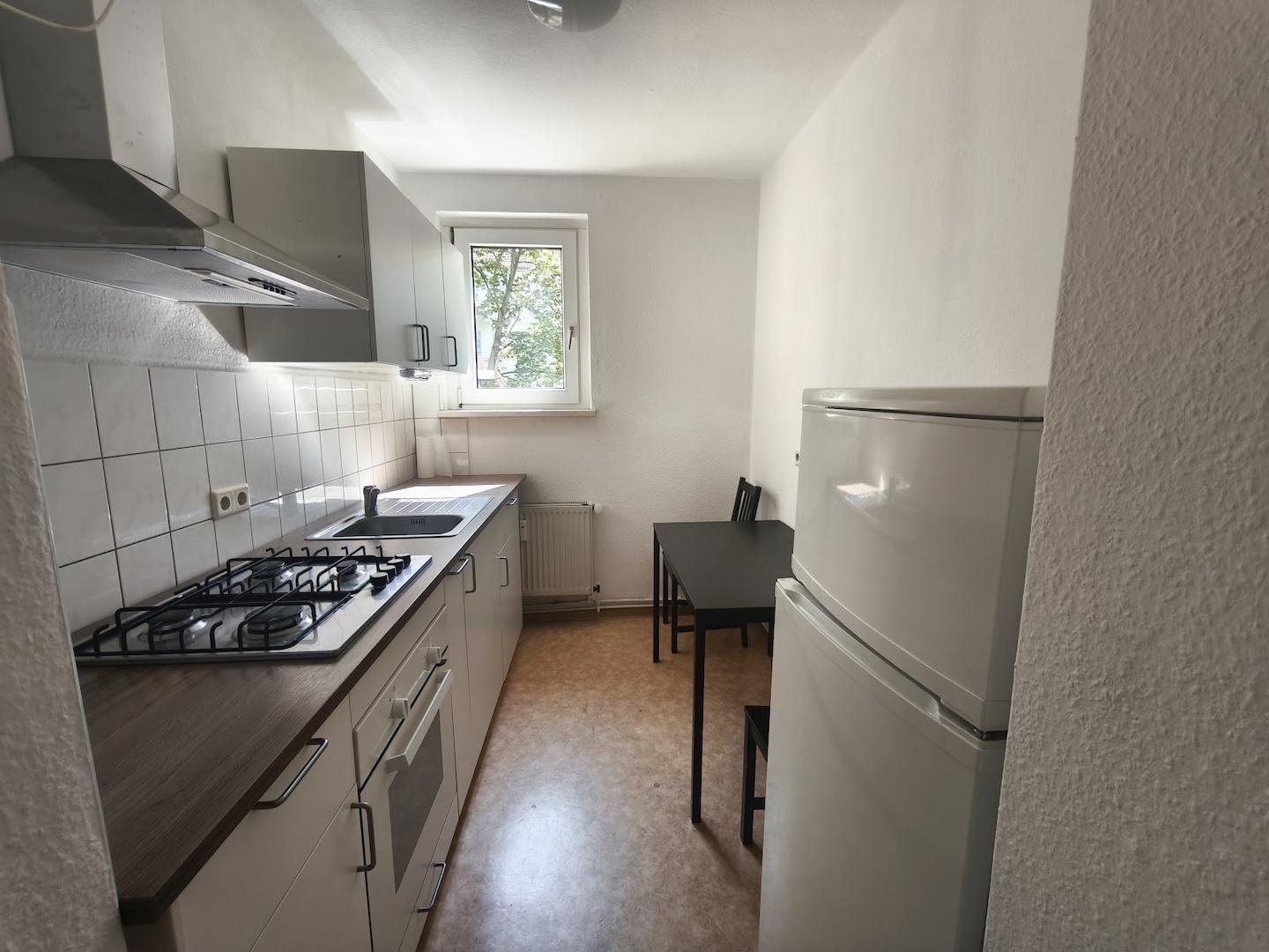 Küche mit Einbauküche