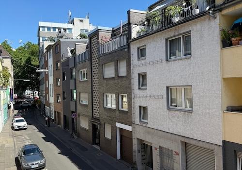 Blick zur Straßenseite