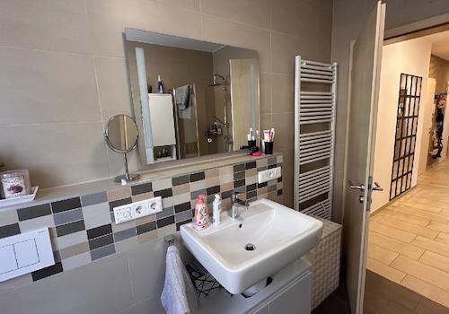 Badezimmer mit WC, Dusche,Wanne