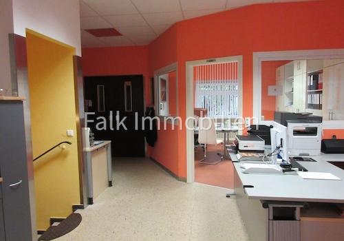 Eingangsbereich/Empfang/Büro mit Küchenzeile