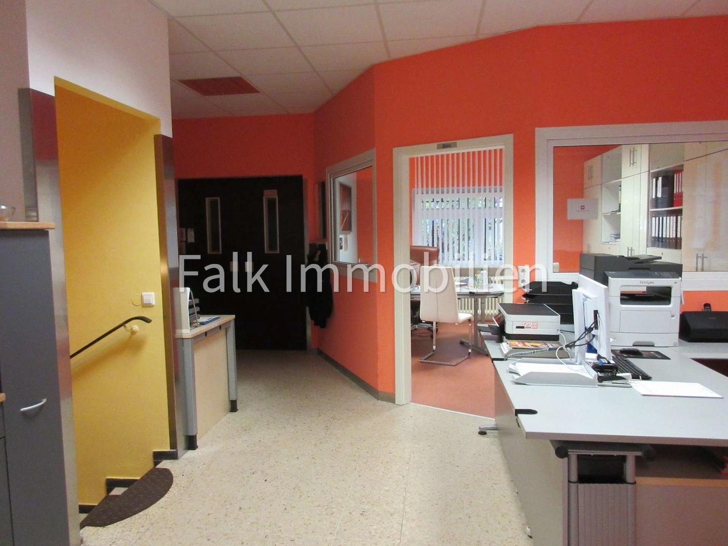Eingangsbereich/Empfang/Büro mit Küchenzeile