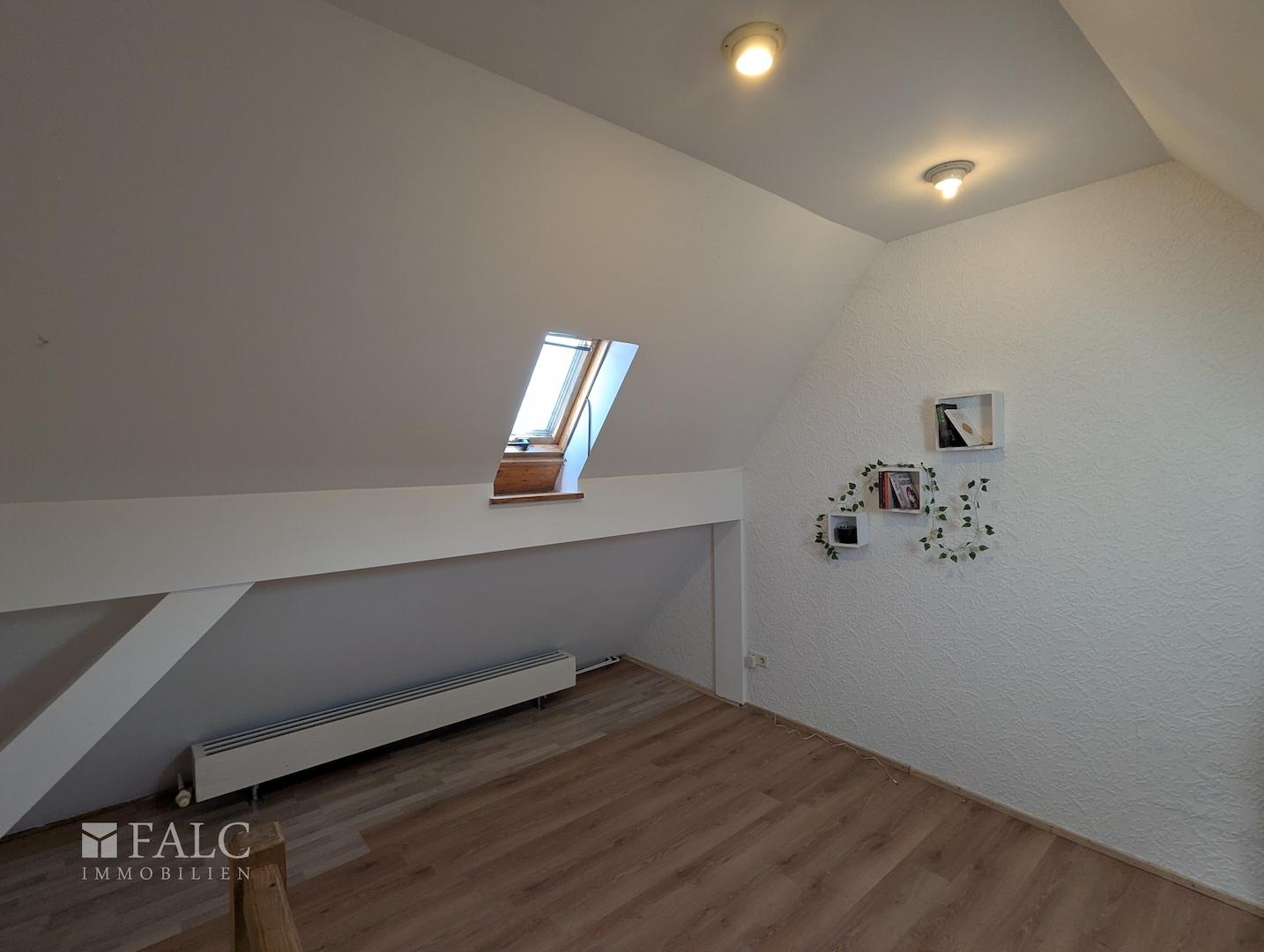 Wohnung I DG Büro I
