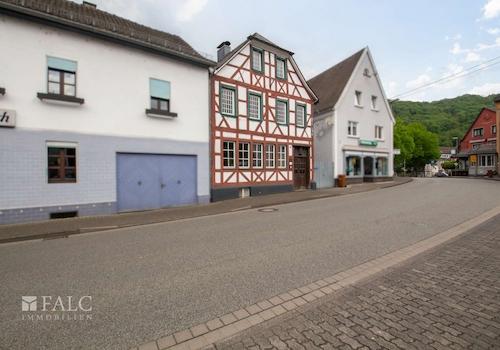 Straßenansicht