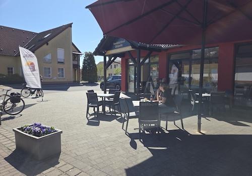 Bäckerei ggü des MFH