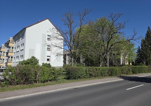 sanierter Block neben dem MFH