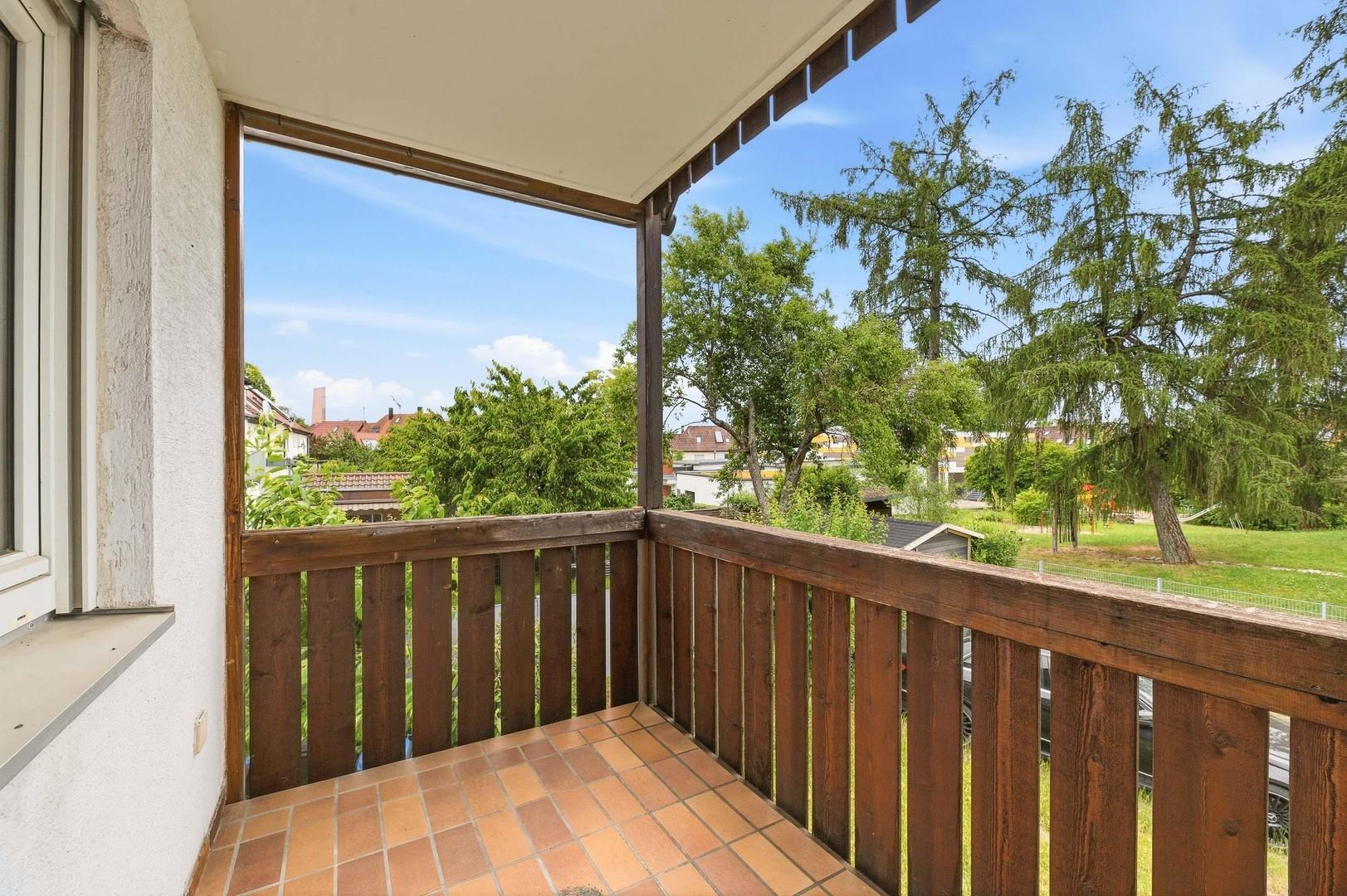 Ruhiger Balkon mit viel Natur