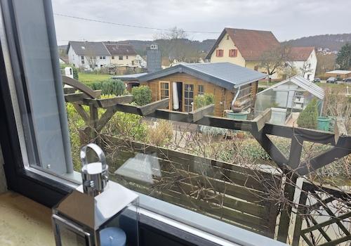 Blick zum Gartenhaus